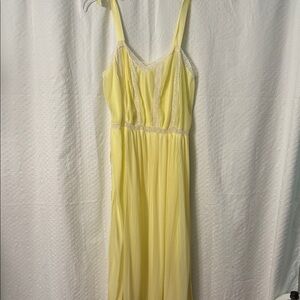 Vintage Soft Yellow Maxi Nightgown with Lace Trim